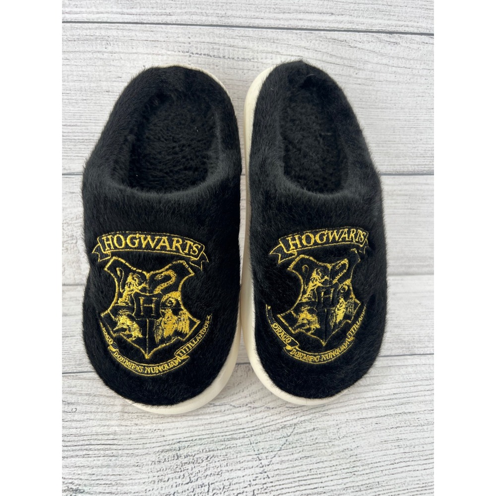 Harry Potter Hogwarts Crest Black Fuzzy Plush Slippers Size 37 38